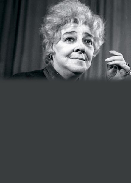 Спектакль "Раневская: Сквозь смех и слезы"